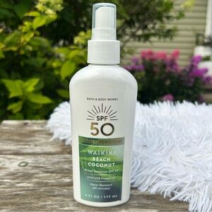 Bath & Body Works Waikiki Beach Coconut
SPF 50 Sunscreen Spray 6 oz NEW